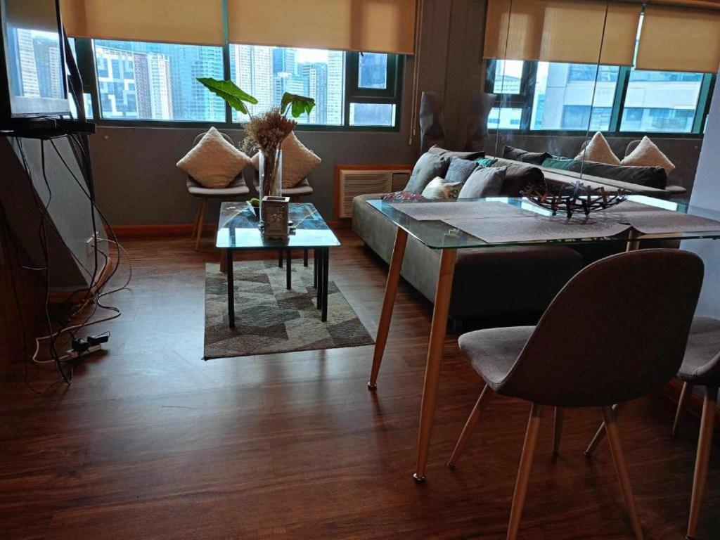 Loft Condo Beside Shangri-La Fort Manila Eksteriør billede