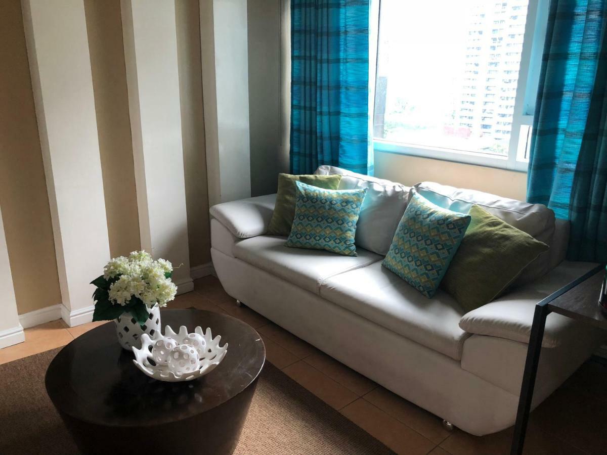 Loft Condo Beside Shangri-La Fort Manila Eksteriør billede